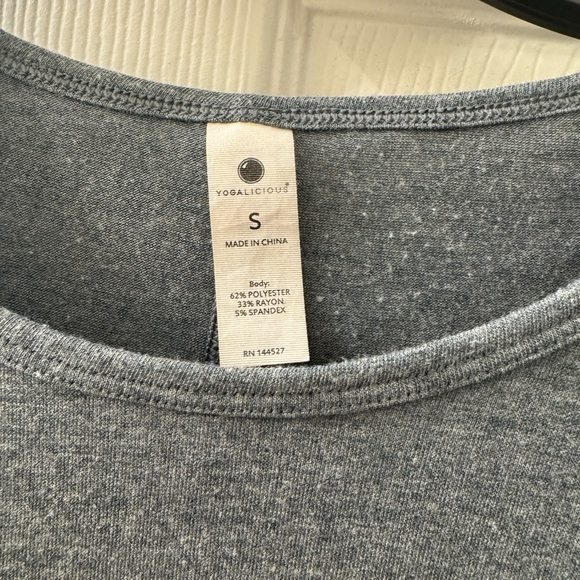 Women's Cropped Blueish Gray Twist-Front Top - Picture 3 of 4